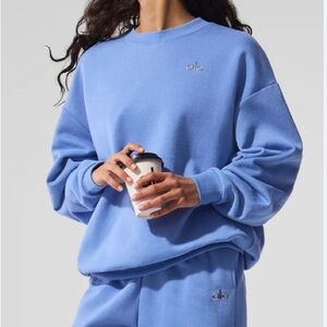 ALO Yoga Crystal Clear Blue Crewneck and Sweatpant Set